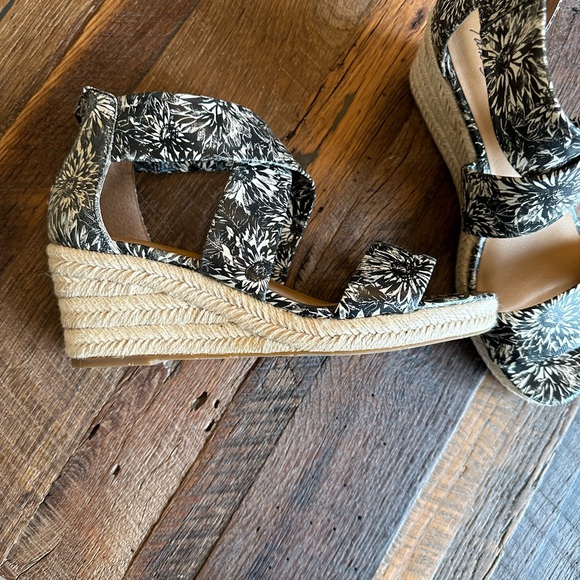 Patricia Nash heels ~10 - Picture 2 of 3